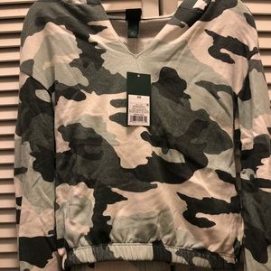 NWT sizeXS Wild Fable Camp Crop Top